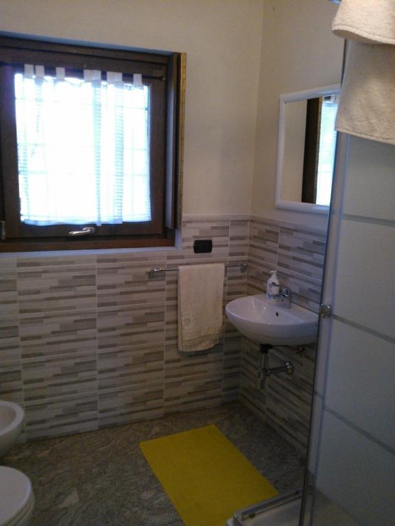 Agriturismo Helianthus Oleggio Habitación foto